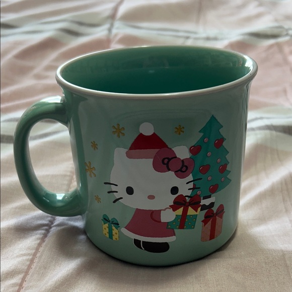 Hello Kitty 20 oz. Christmas Mug NWT - Picture 3 of 6